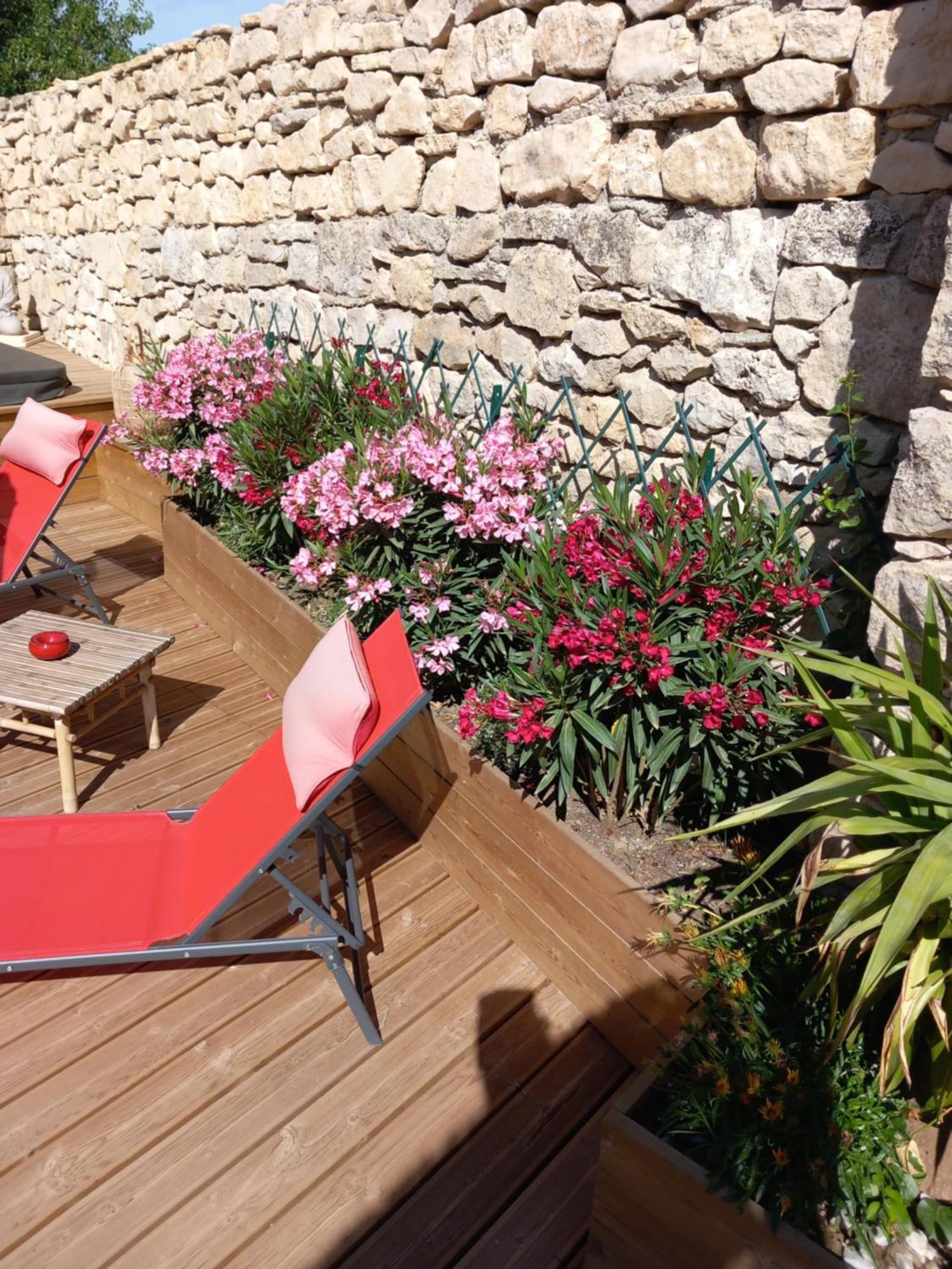Chez Daniele Chambre Avec Jacuzzi Et Terrasse Privee Murs  エクステリア 写真