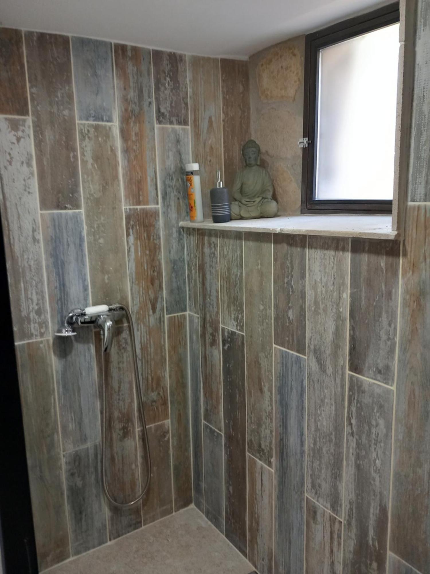 Chez Daniele Chambre Avec Jacuzzi Et Terrasse Privee Murs  エクステリア 写真