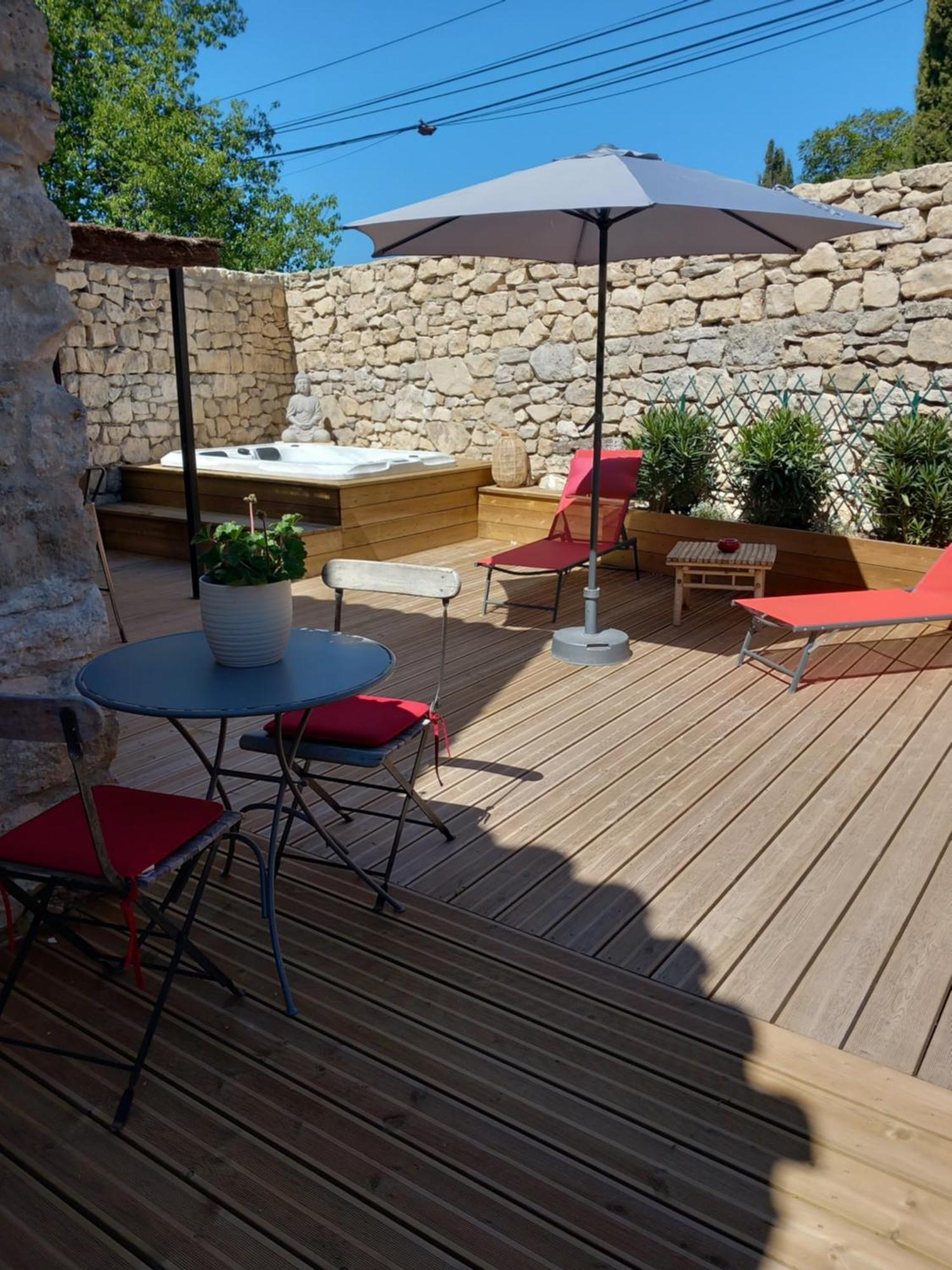 Chez Daniele Chambre Avec Jacuzzi Et Terrasse Privee Murs  エクステリア 写真
