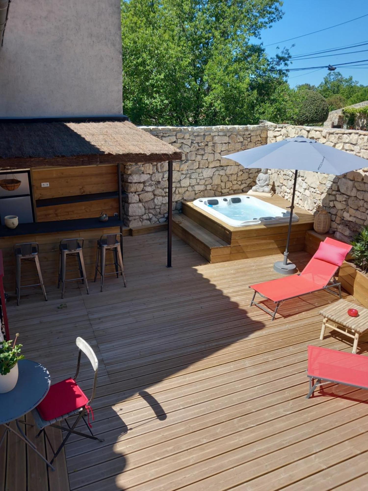 Chez Daniele Chambre Avec Jacuzzi Et Terrasse Privee Murs  エクステリア 写真