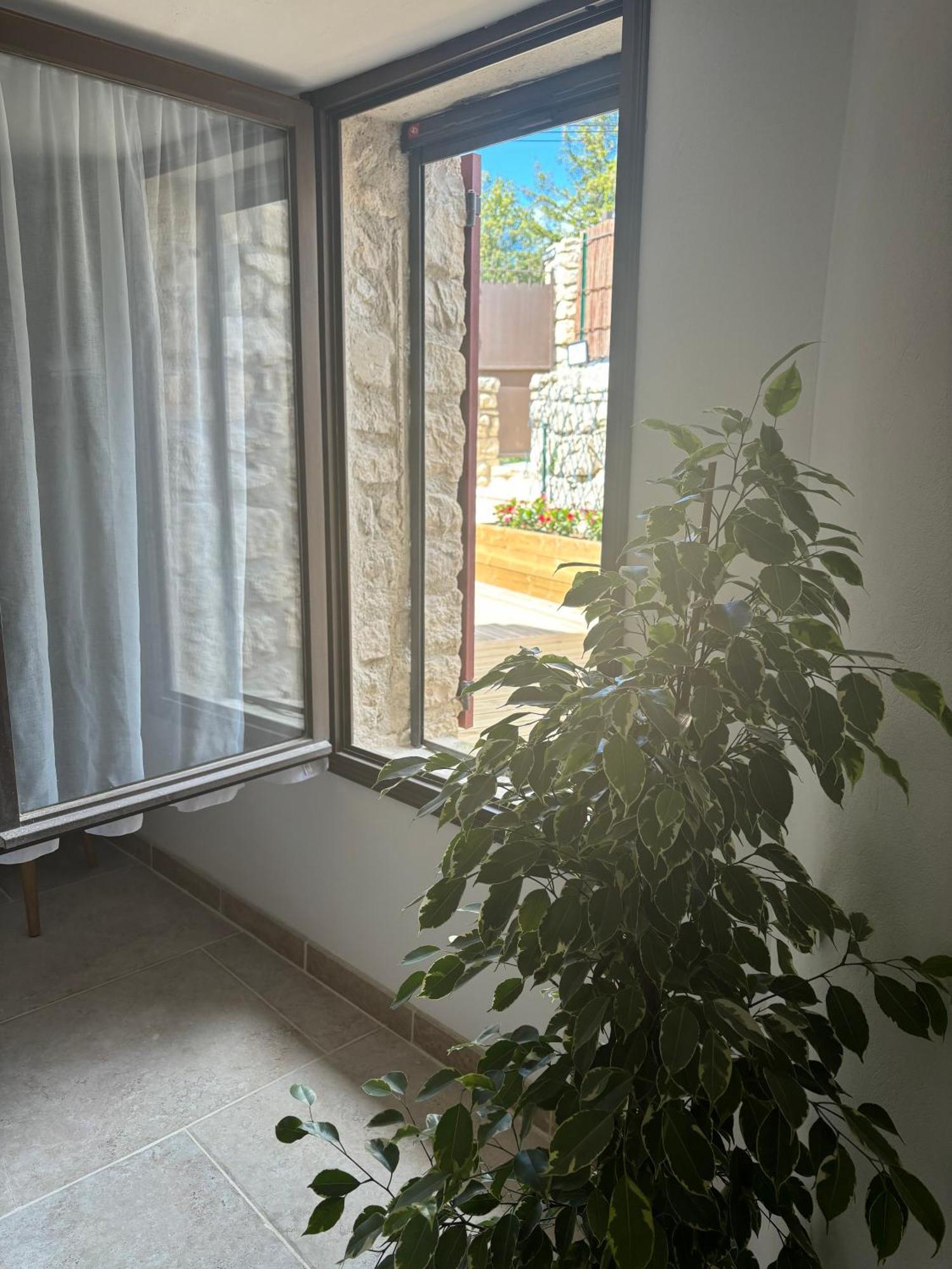 Chez Daniele Chambre Avec Jacuzzi Et Terrasse Privee Murs  エクステリア 写真